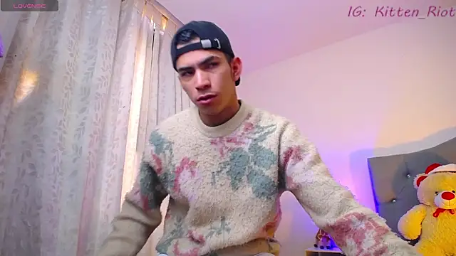 Snapshot of TOMBOYSEXX chatting on 12-19-25, 12:23 TOMBOYSEXX online show from 12-19-25, 12:23