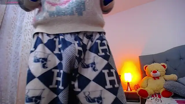 Snapshot of TOMBOYSEXX chatting on 12-21-25, 11:28 TOMBOYSEXX online show from 12-21-25, 11:28