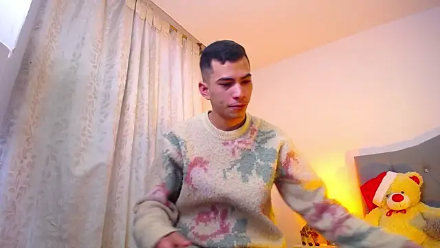 Snapshot of TOMBOYSEXX chatting on 12-22-25, 11:18 TOMBOYSEXX online show from 12-22-25, 11:18