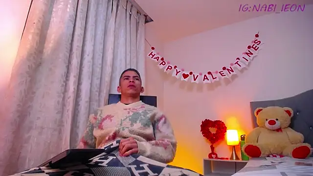 Snapshot of TOMBOYSEXX chatting on 02-15-26, 10:03 TOMBOYSEXX online show from 02-15-26, 10:03