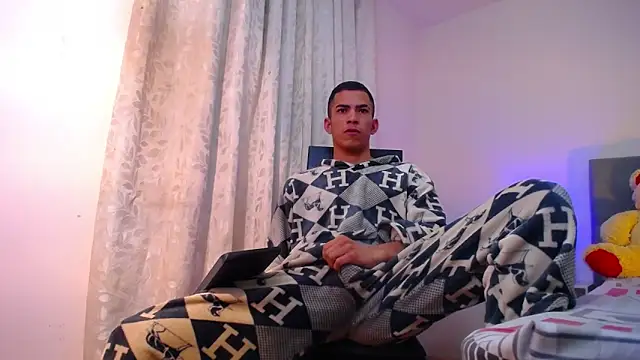 Snapshot of TOMBOYSEXX chatting on 03-05-26, 10:44 TOMBOYSEXX online show from 03-05-26, 10:44