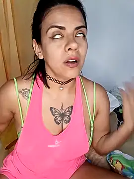 Snapshot of luluclark69 chatting on 02-04-26, 01:22 luluclark69 online show from 02-04-26, 01:22