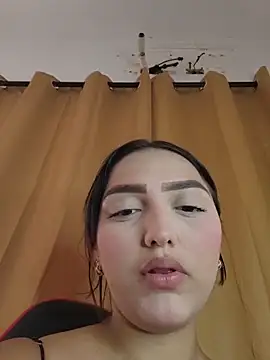 Snapshot of Mia_em chatting on 06-06-26, 06:45 Mia em online show from 06-06-26, 06:45