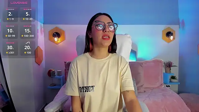 Hiyori Bloom  online show from 01-16-26, 05:33