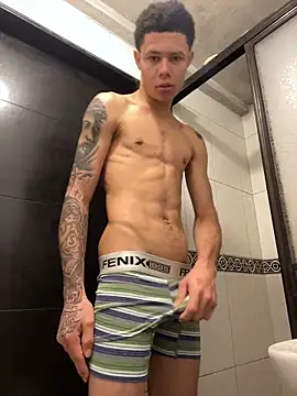 Snapshot of Danseuz chatting on 12-14-25, 03:39 Danseuz online show from 12-14-25, 03:39