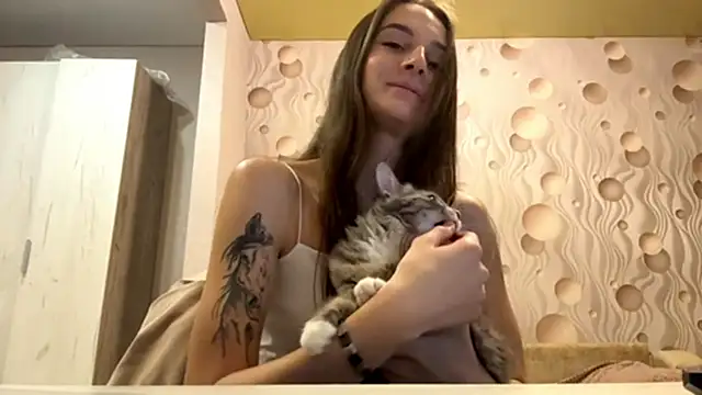 Snapshot of YolondaLillie chatting on 12-14-25, 10:42 YolondaLillie online show from 12-14-25, 10:42