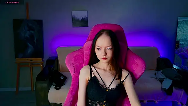 Snapshot of WeksaMur chatting on 12-17-25, 11:16 WeksaMur online show from 12-17-25, 11:16