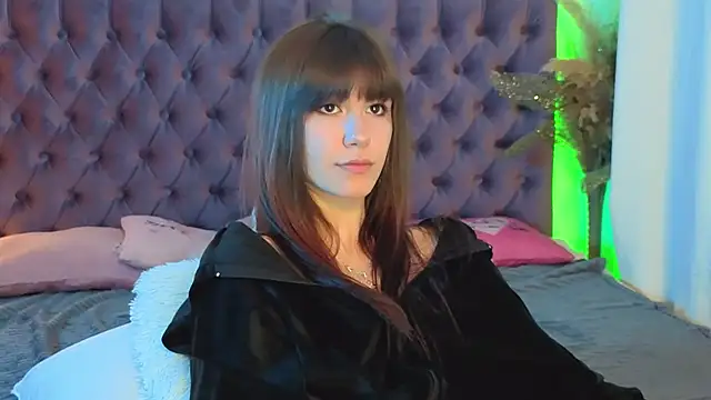 Snapshot of MilanaHotts chatting on 06-05-26, 06:52 MilanaHotts online show from 06-05-26, 06:52