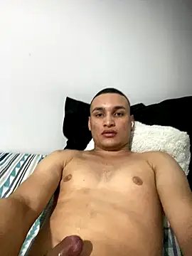 Snapshot of marcoslinc chatting on 12-15-25, 01:21 marcoslinc online show from 12-15-25, 01:21