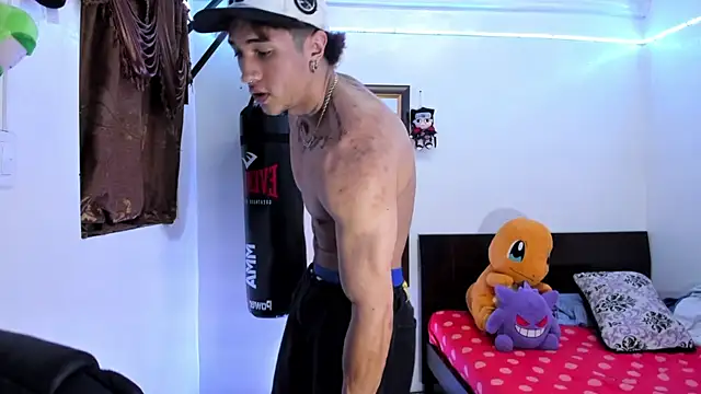 Snapshot of Bull__fit chatting on 05-28-26, 04:54 Bull fit online show from 05-28-26, 04:54