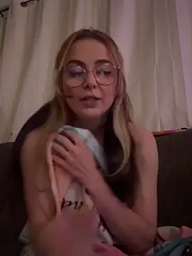 Snapshot of sugxrfox chatting on 12-16-25, 06:29 sugxrfox online show from 12-16-25, 06:29