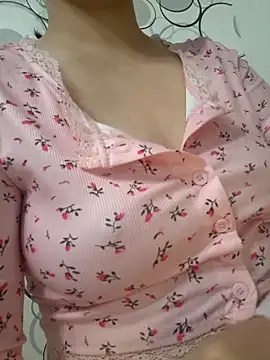 Snapshot of Emilyhomegirl1 chatting on 12-17-25, 10:32 Emilyhomegirl1 online show from 12-17-25, 10:32