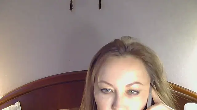 Snapshot of NessaMuti chatting on 12-17-25, 11:05 NessaMuti online show from 12-17-25, 11:05