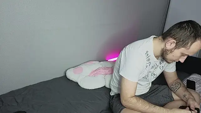 Snapshot of Pearl_couple chatting on 02-24-26, 09:07 Pearl couple online show from 02-24-26, 09:07