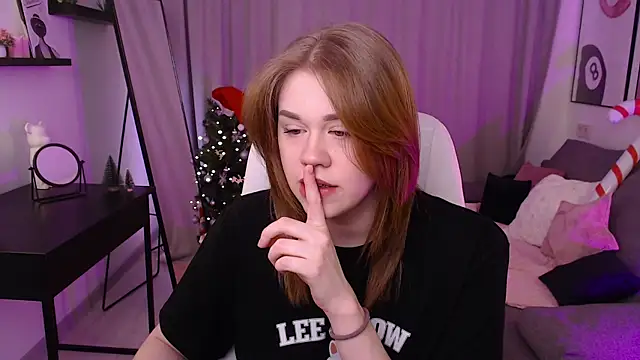 Snapshot of Alison_Doody chatting on 12-23-25, 07:39 Alison Doody online show from 12-23-25, 07:39