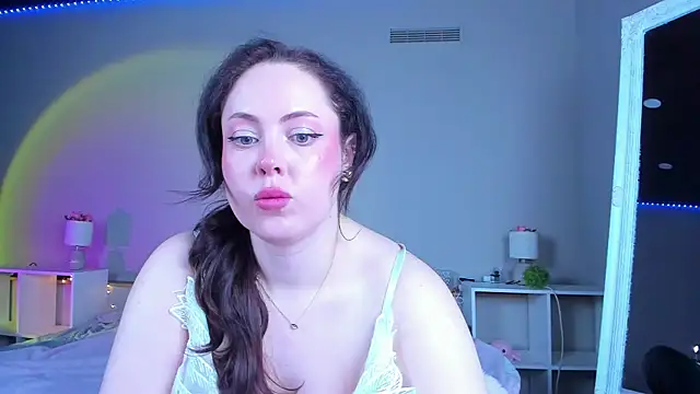 Snapshot of AlbaLimory chatting on 05-15-26, 01:18 AlbaLimory online show from 05-15-26, 01:18