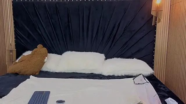 Megan-Horney- online show from 04-20-26, 01:25