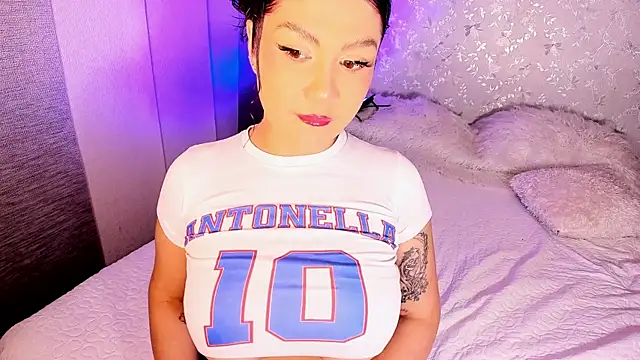 Snapshot of AntonellaFerrerr_1 chatting on 06-06-26, 02:27 AntonellaFerrerr 1 online show from 06-06-26, 02:27