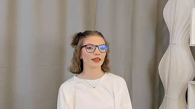 JeaneneWoltz online show from 12-19-25, 09:05