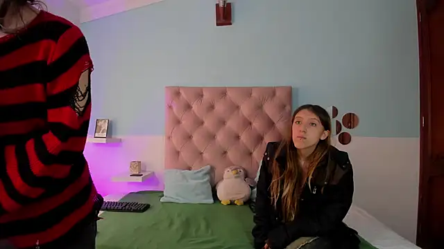 Briar y Blair online show from 12-19-25, 01:51