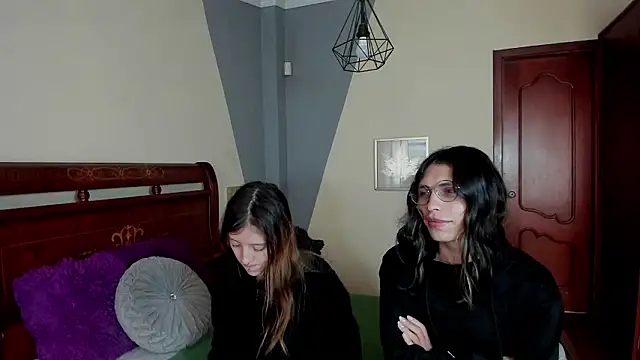 Briar y Blair online show from 01-19-26, 02:21