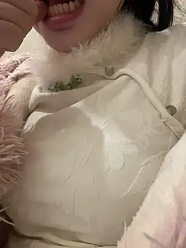 Snapshot of mengmeng776 chatting on 03-10-26, 02:33 mengmeng776 online show from 03-10-26, 02:33