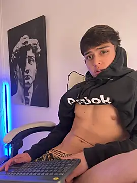 Snapshot of lian_fooxx chatting on 03-16-26, 05:44 lian fooxx online show from 03-16-26, 05:44