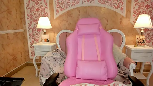 Snapshot of Saakura chatting on 12-17-25, 08:37 Saakura online show from 12-17-25, 08:37