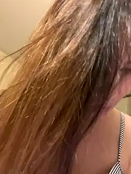 Snapshot of BellaBunny25 chatting on 12-16-25, 06:40 BellaBunny25 online show from 12-16-25, 06:40