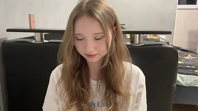 Snapshot of Princessofcashe chatting on 12-17-25, 04:13 Princessofcashe online show from 12-17-25, 04:13