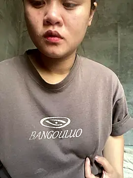 Snapshot of Thanhhuyen001 chatting on 01-17-26, 03:33 Thanhhuyen001 online show from 01-17-26, 03:33