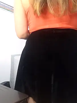 Snapshot of SofiEsteves chatting on 12-16-25, 06:46 SofiEsteves online show from 12-16-25, 06:46