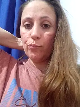 Snapshot of SofiEsteves chatting on 12-18-25, 01:44 SofiEsteves online show from 12-18-25, 01:44