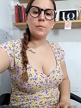 SofiEsteves online show from 04-18-26, 02:32