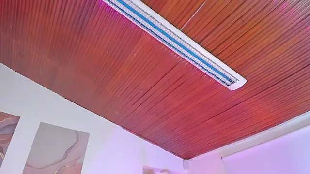 Amelie Wine online show from 04-15-26, 04:03