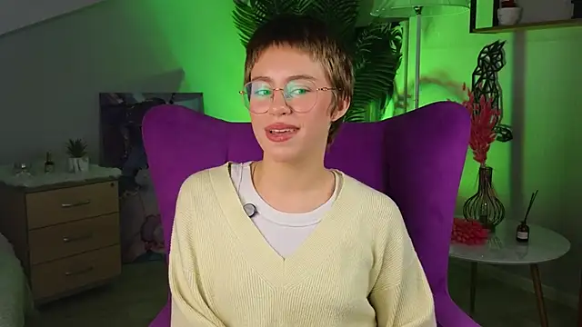 AidaGigantino online show from 12-17-25, 09:04