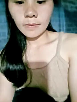 Snapshot of Uzi-na chatting on 12-17-25, 01:06 Uzi-na online show from 12-17-25, 01:06