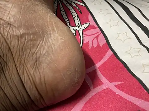 Snapshot of delhi_real_bull chatting on 12-17-25, 04:24 delhi real bull online show from 12-17-25, 04:24