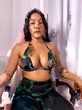 Laurapocah online show from 12-19-25, 06:59