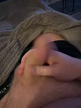 Snapshot of bigB822 chatting on 12-17-25, 06:03 bigB822 online show from 12-17-25, 06:03