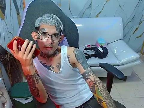 Boy tatto77 online show from 02-15-26, 03:53