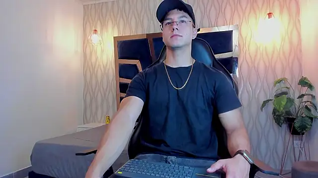 Noah Clarkk online show from 03-18-26, 05:27