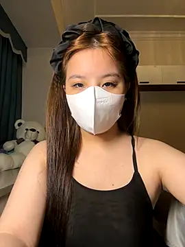 Snapshot of Vanne08_ chatting on 12-18-25, 12:33 Vanne08 online show from 12-18-25, 12:33