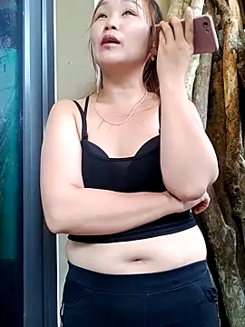 Snapshot of yula-bi chatting on 05-16-26, 12:07 yula-bi online show from 05-16-26, 12:07