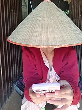 Snapshot of Lill-ly03 chatting on 12-20-25, 02:51 Lill-ly03 online show from 12-20-25, 02:51