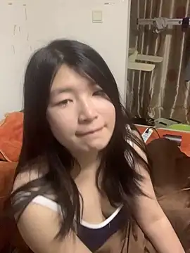 Snapshot of Luozhiqi520 chatting on 12-19-25, 04:25 Luozhiqi520 online show from 12-19-25, 04:25