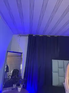Emilyy05  online show from 06-06-26, 12:16