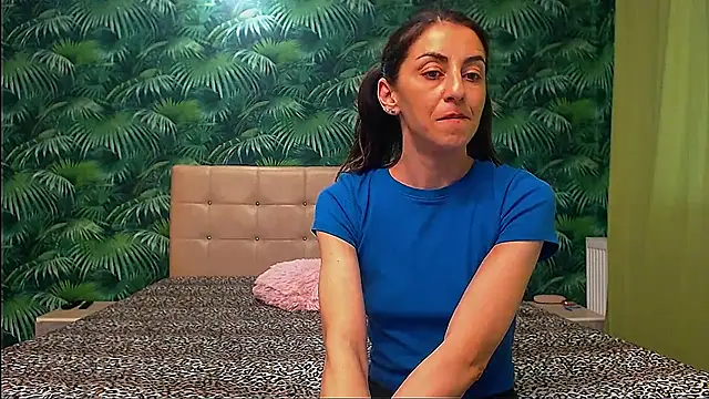 Snapshot of Stella_John chatting on 01-08-25, 08:27 Stella John online show from 01-08-25, 08:27