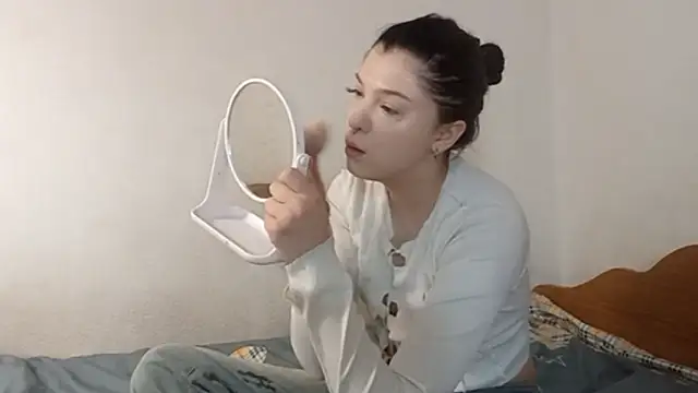 Snapshot of LexusGirls chatting on 03-06-26, 08:05 LexusGirls online show from 03-06-26, 08:05