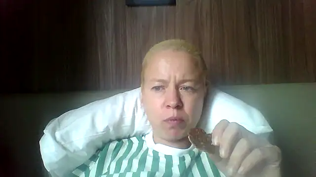 jennyblondeuk online show from 04-12-26, 02:11